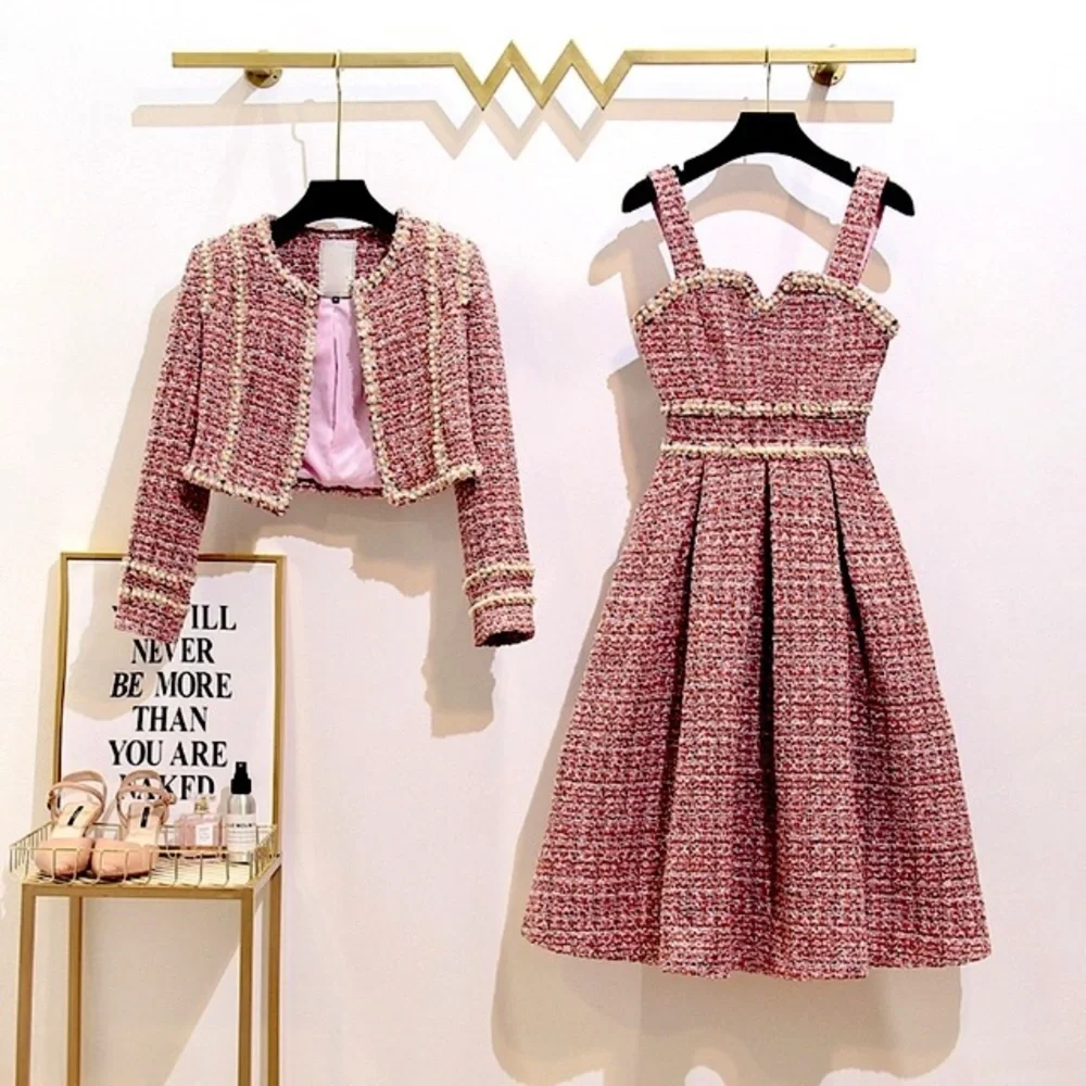 ⭐️SOLD⭐️Gorgeous tweed and pearl Jacket and Dress set - Picture 2 of 16